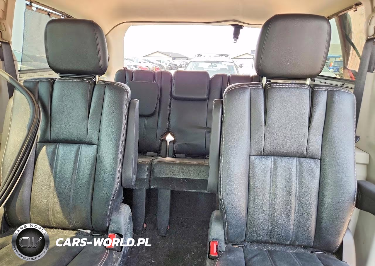 2016 Chrysler Town & Country Touring VIN:2C4RC1BG2GR111793 - 10