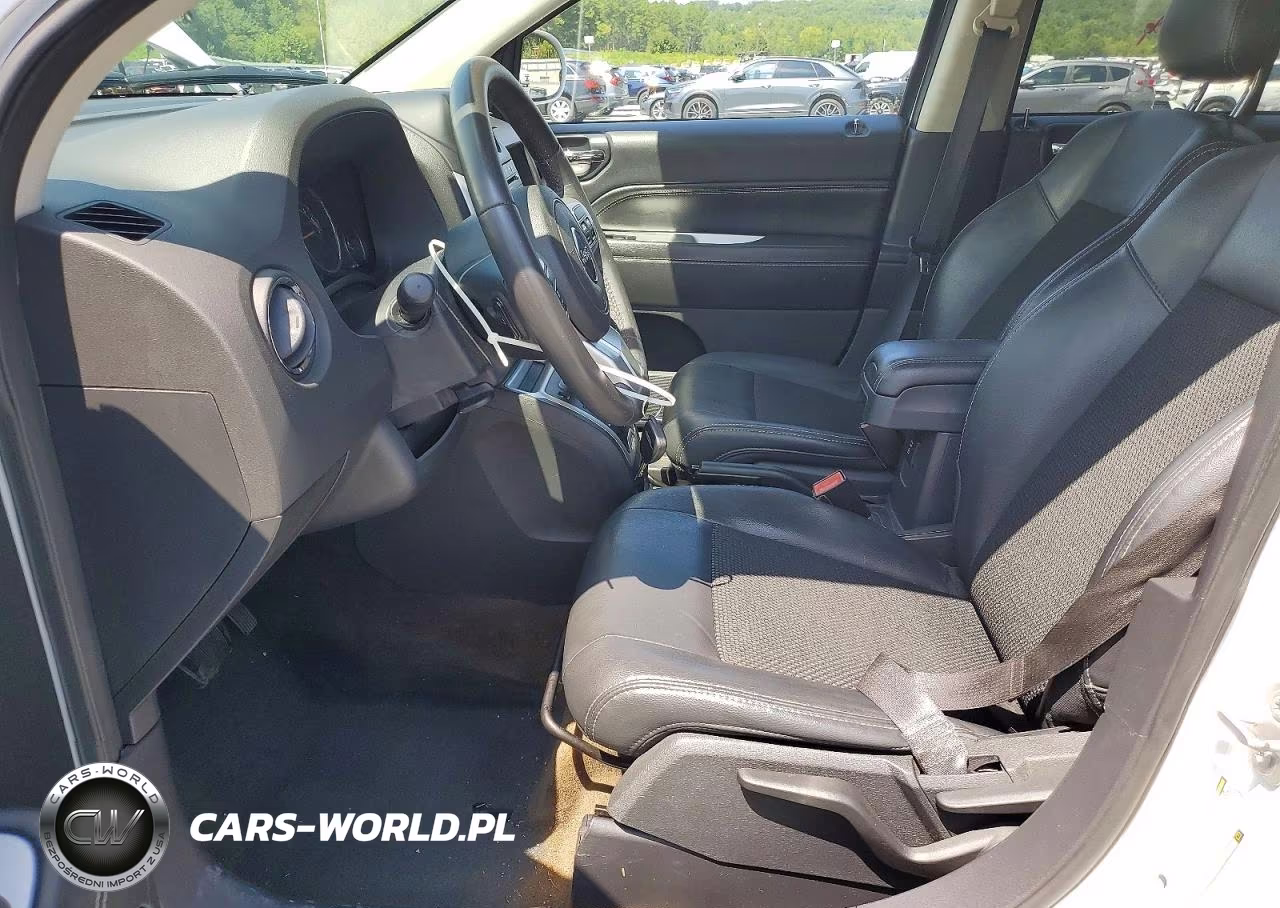 2016 Jeep Compass Latitude VIN:1C4NJCEA8GD664409 - 7