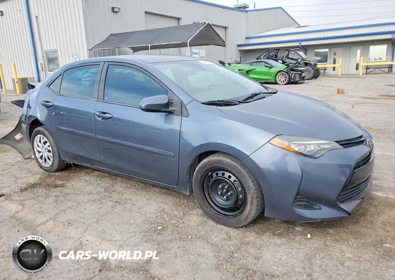 2017 Toyota Corolla Le VIN:2T1BURHE5HC773601 - 4
