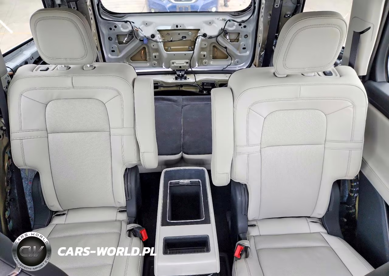 2025 Lincoln Aviator Reserve VIN:5LM5J7XC9SGL18228 - 10