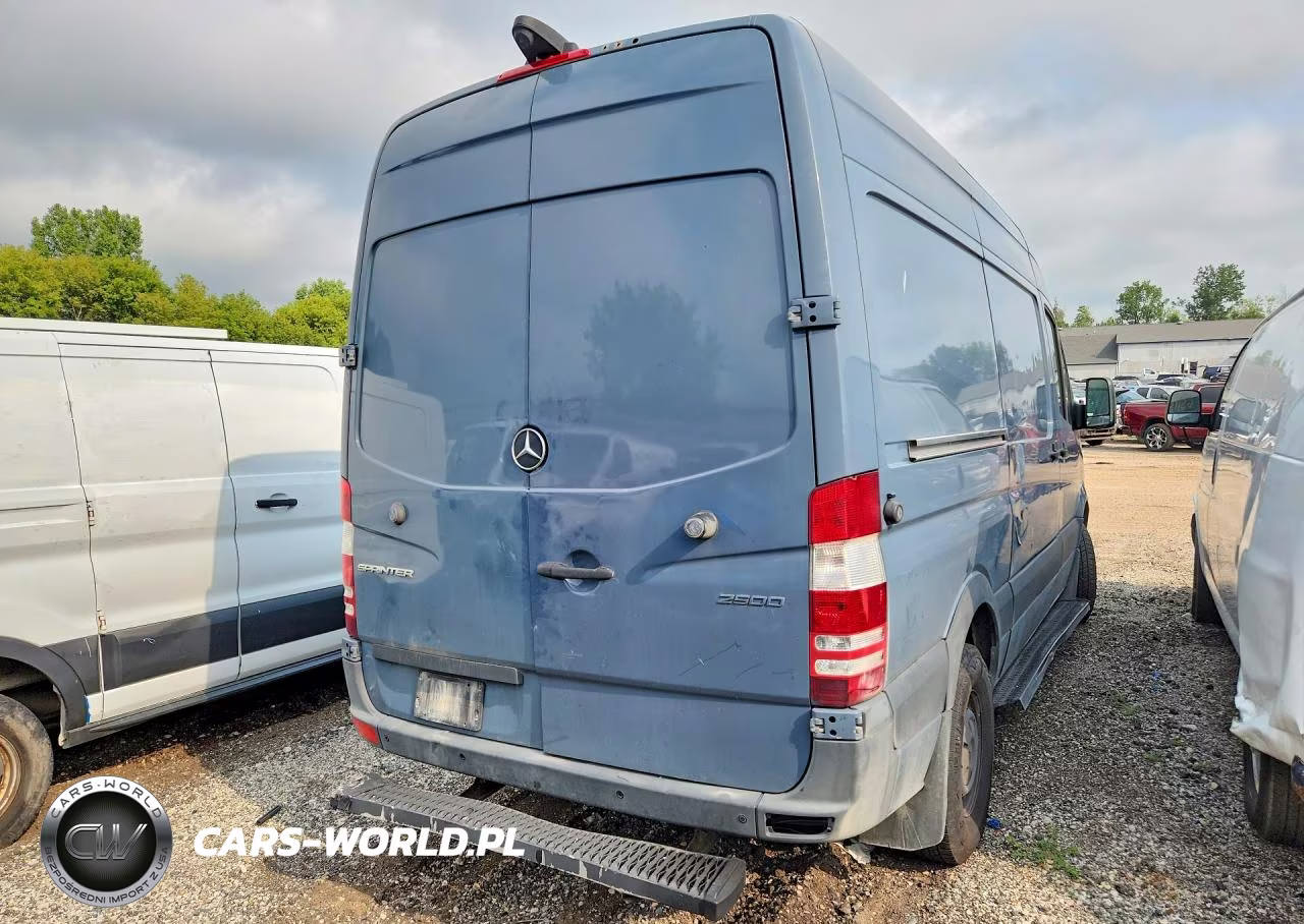 2018 Mercedes-Benz Sprinter 2500 Delivery Van VIN:WD3PE7CD9JP645921 - 3