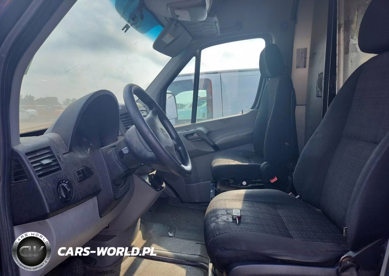 2018 Mercedes-Benz Sprinter 2500 Delivery Van VIN:WD3PE7CD9JP645921 - 7