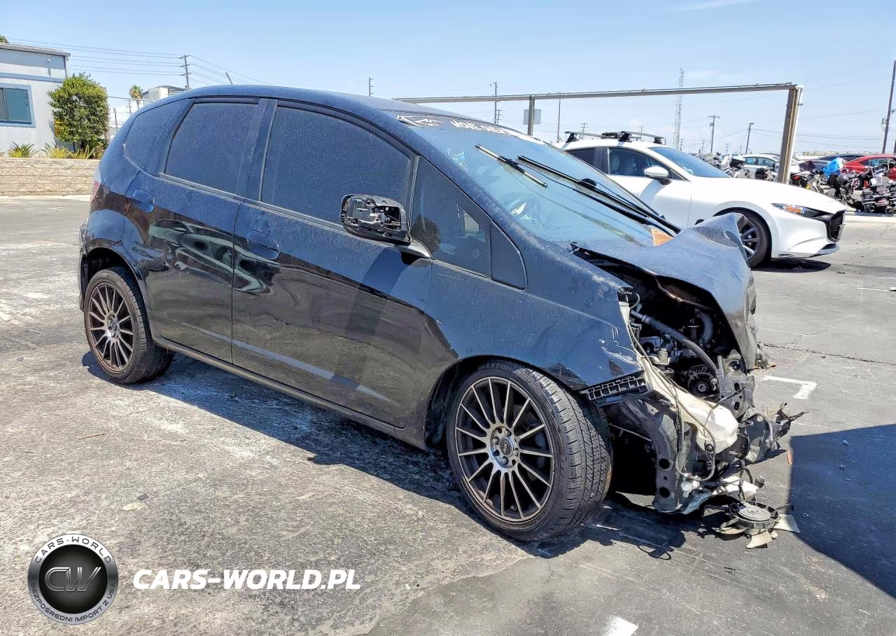2011 Honda Fit VIN:JHMGE8H30BS010983 - 4