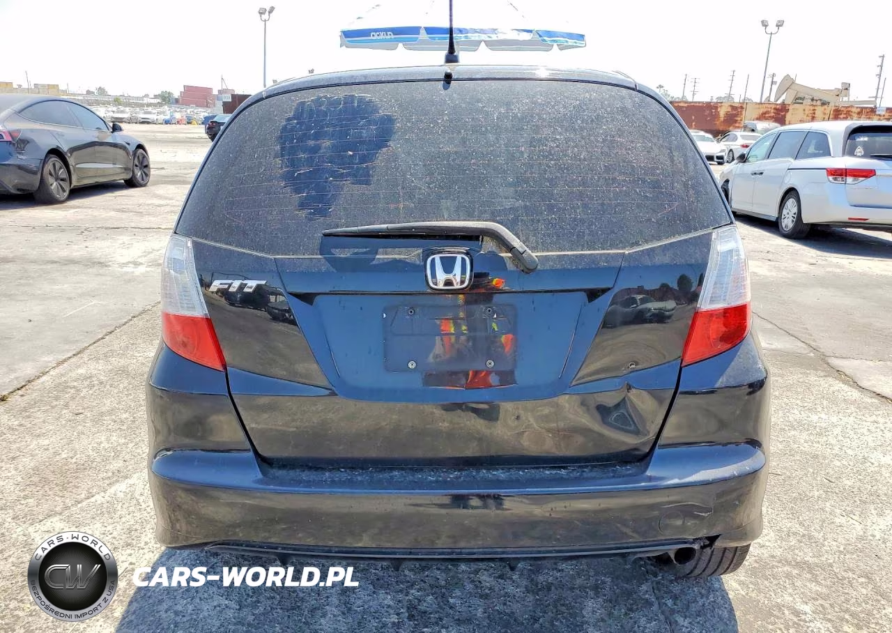 2011 Honda Fit VIN:JHMGE8H30BS010983 - 6