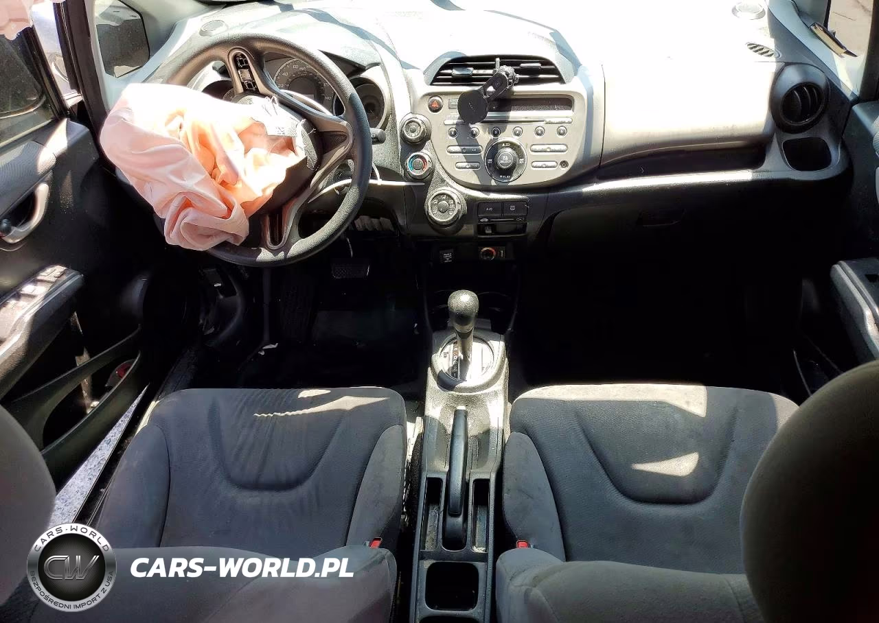 2011 Honda Fit VIN:JHMGE8H30BS010983 - 8