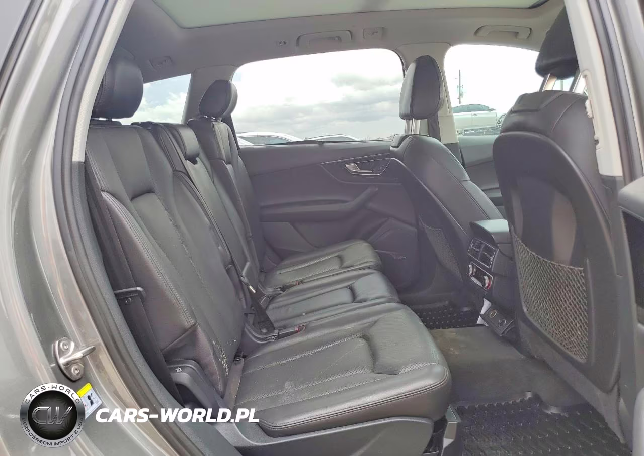 2017 Audi Q7 Premium Plus VIN:WA1LAAF75HD000370 - 10