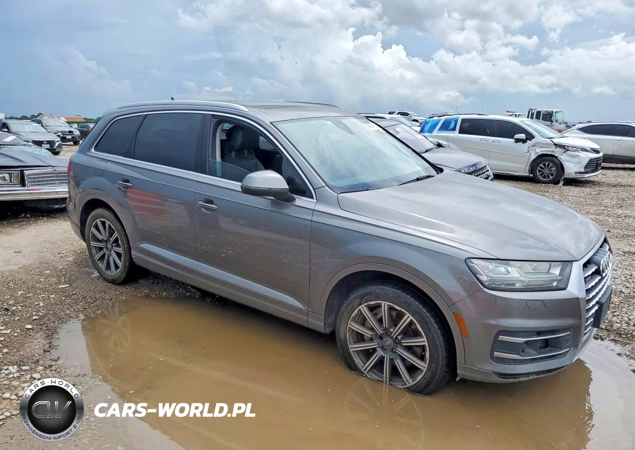 2017 Audi Q7 Premium Plus VIN:WA1LAAF75HD000370 - 4