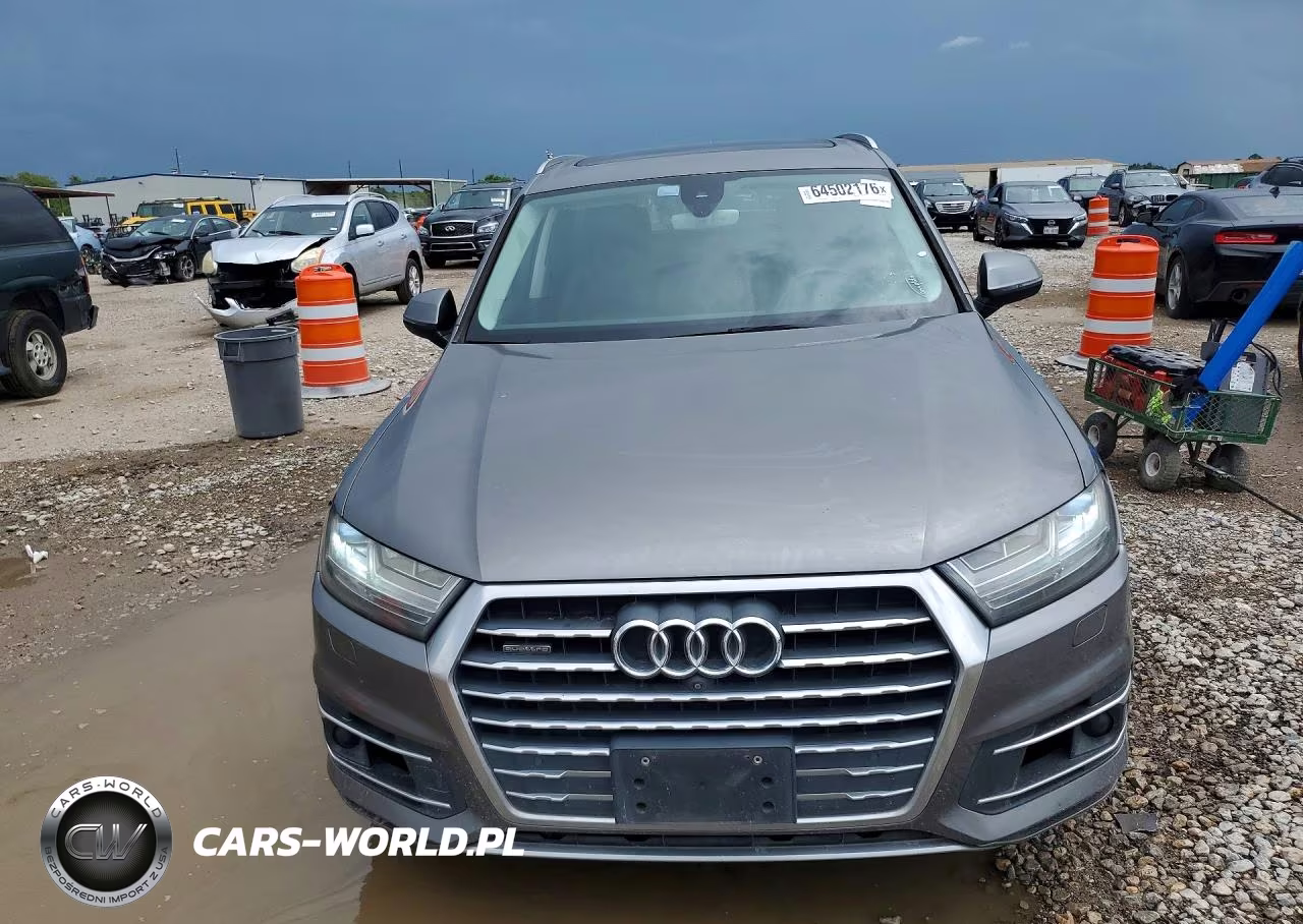 2017 Audi Q7 Premium Plus VIN:WA1LAAF75HD000370 - 5