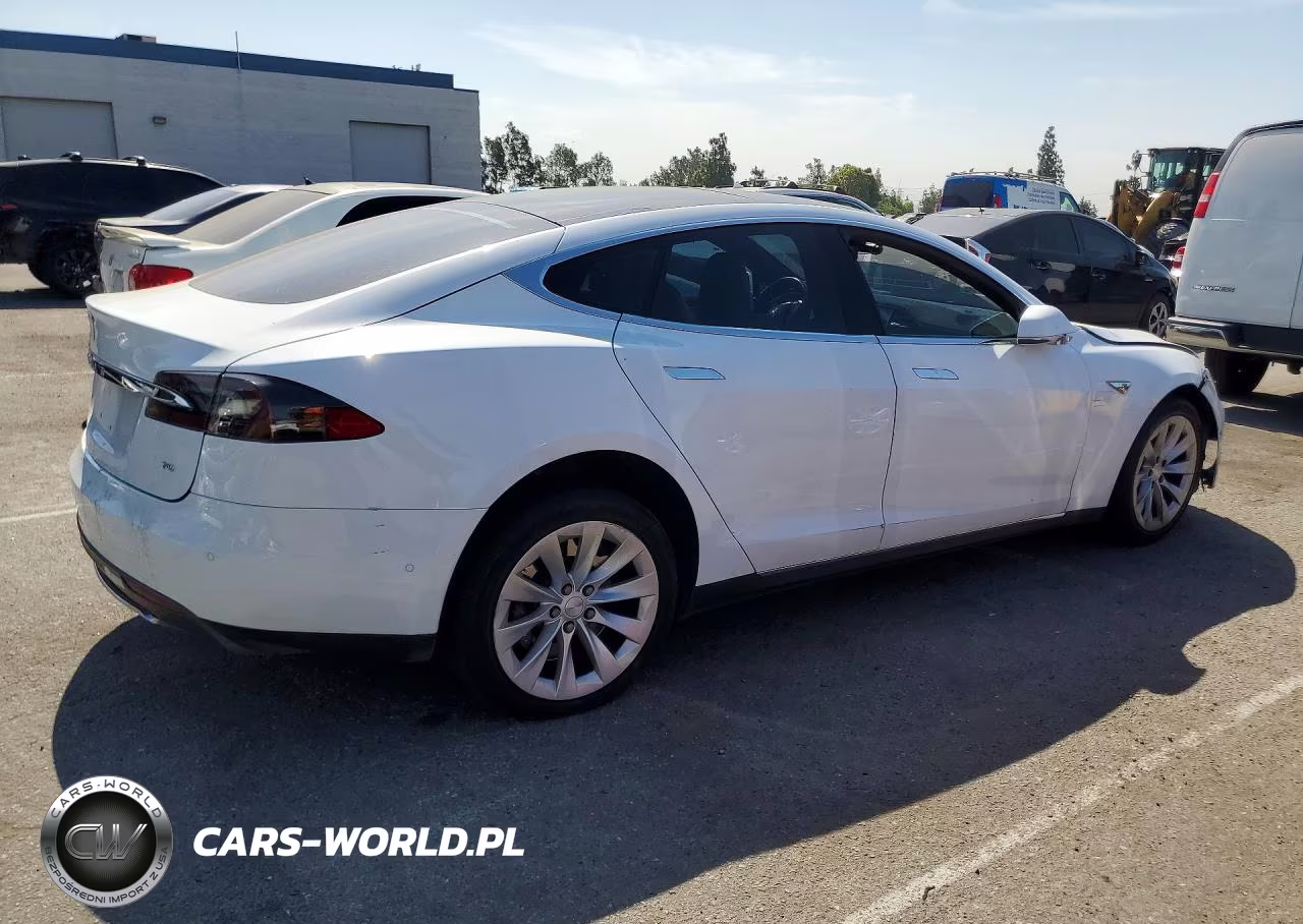 2015 Tesla Model S VIN:5YJSA1E12FF115562 - 3