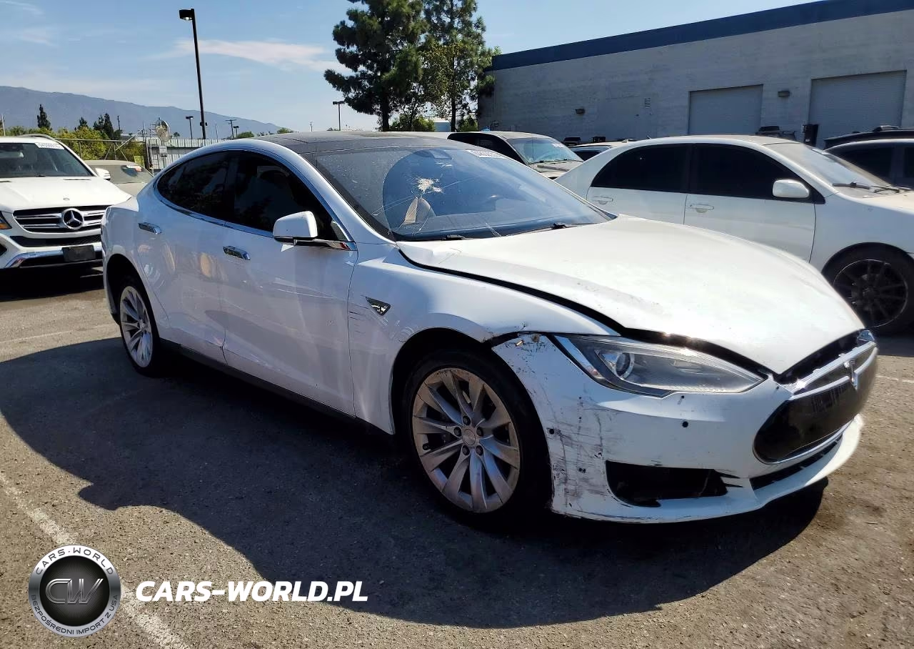 2015 Tesla Model S VIN:5YJSA1E12FF115562 - 4
