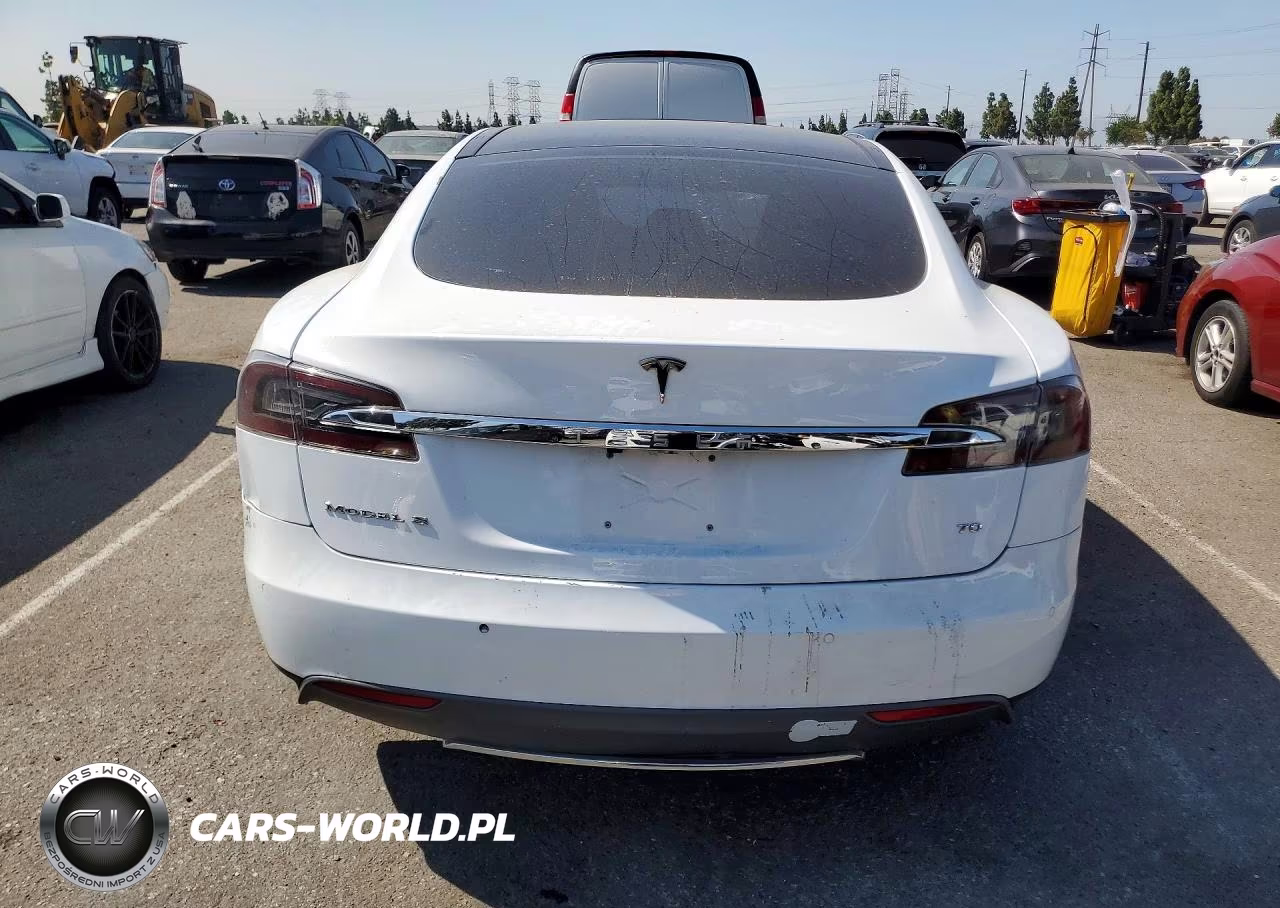 2015 Tesla Model S VIN:5YJSA1E12FF115562 - 6