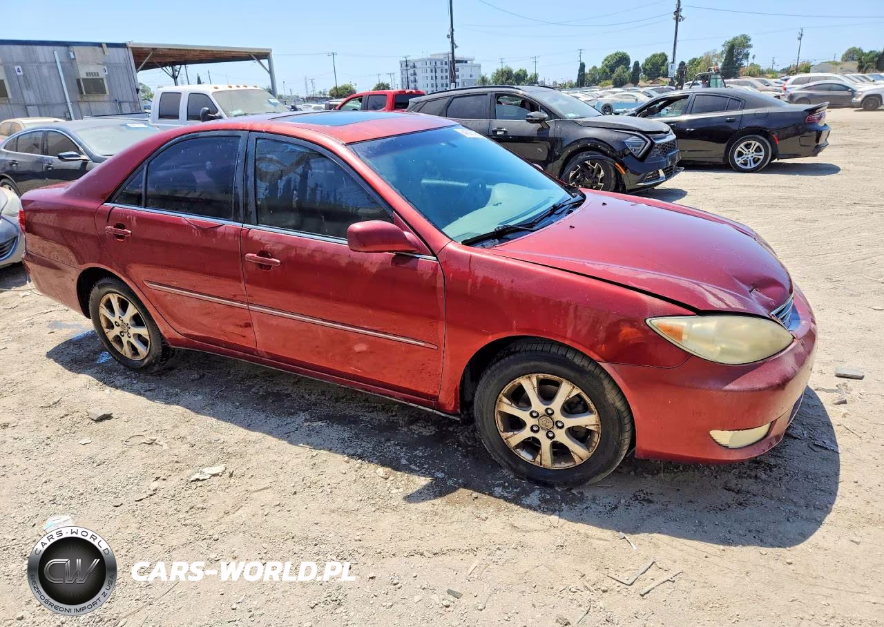 2005 Toyota Camry Xle VIN:4T1BE30K45U004528 - 4