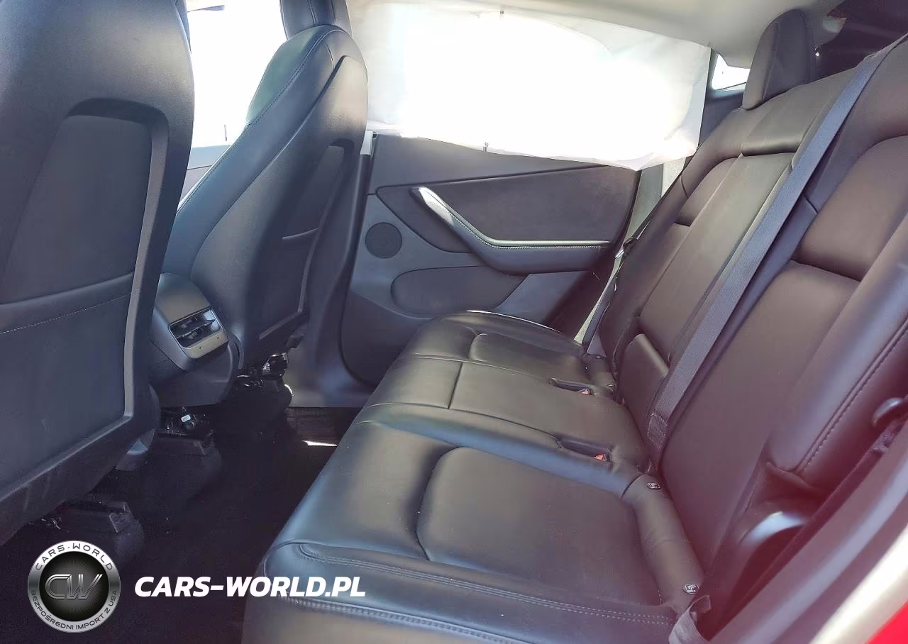 2020 Tesla Model Y VIN:5YJYGDEE8LF051259 - 10