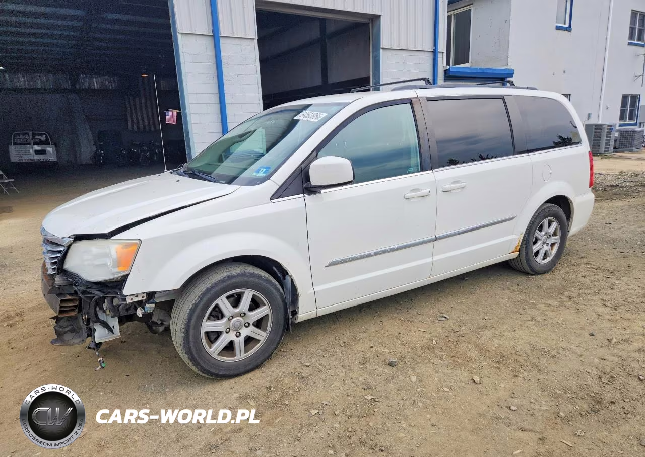 2011 Chrysler Town & Country Touring – zdjęcie 1 z 13