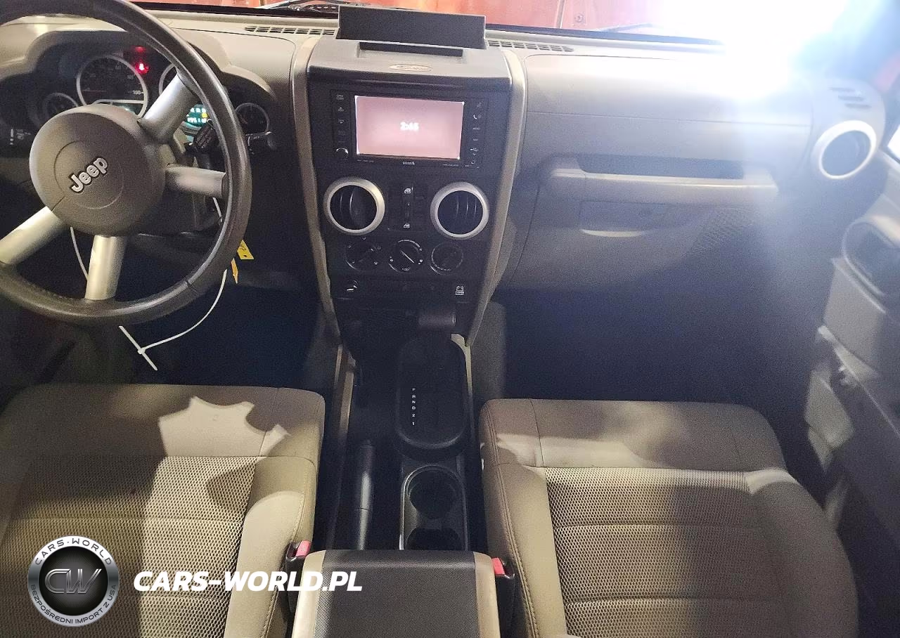 2009 Jeep Wrangler Unlimited Sahara VIN:1J4GA59169L750562 - 8