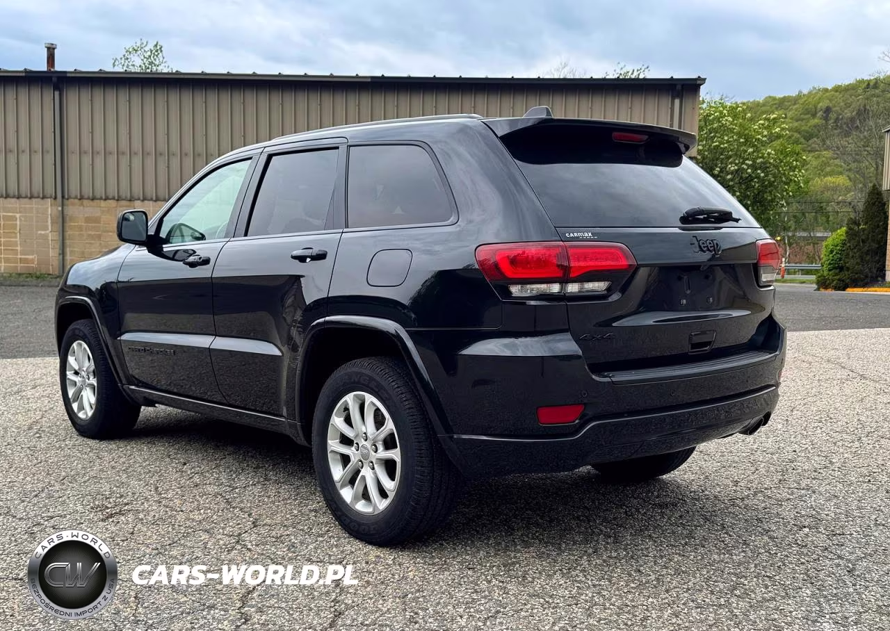 2018 Jeep Grand Cherokee Laredo VIN:1C4RJFAG3JC273291 - 3