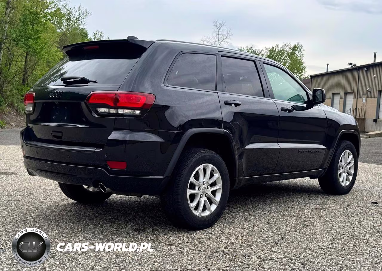 2018 Jeep Grand Cherokee Laredo VIN:1C4RJFAG3JC273291 - 4