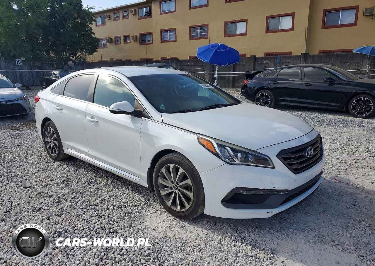 2015 Hyundai Sonata Sport VIN:5NPE34AF6FH062828 - 4