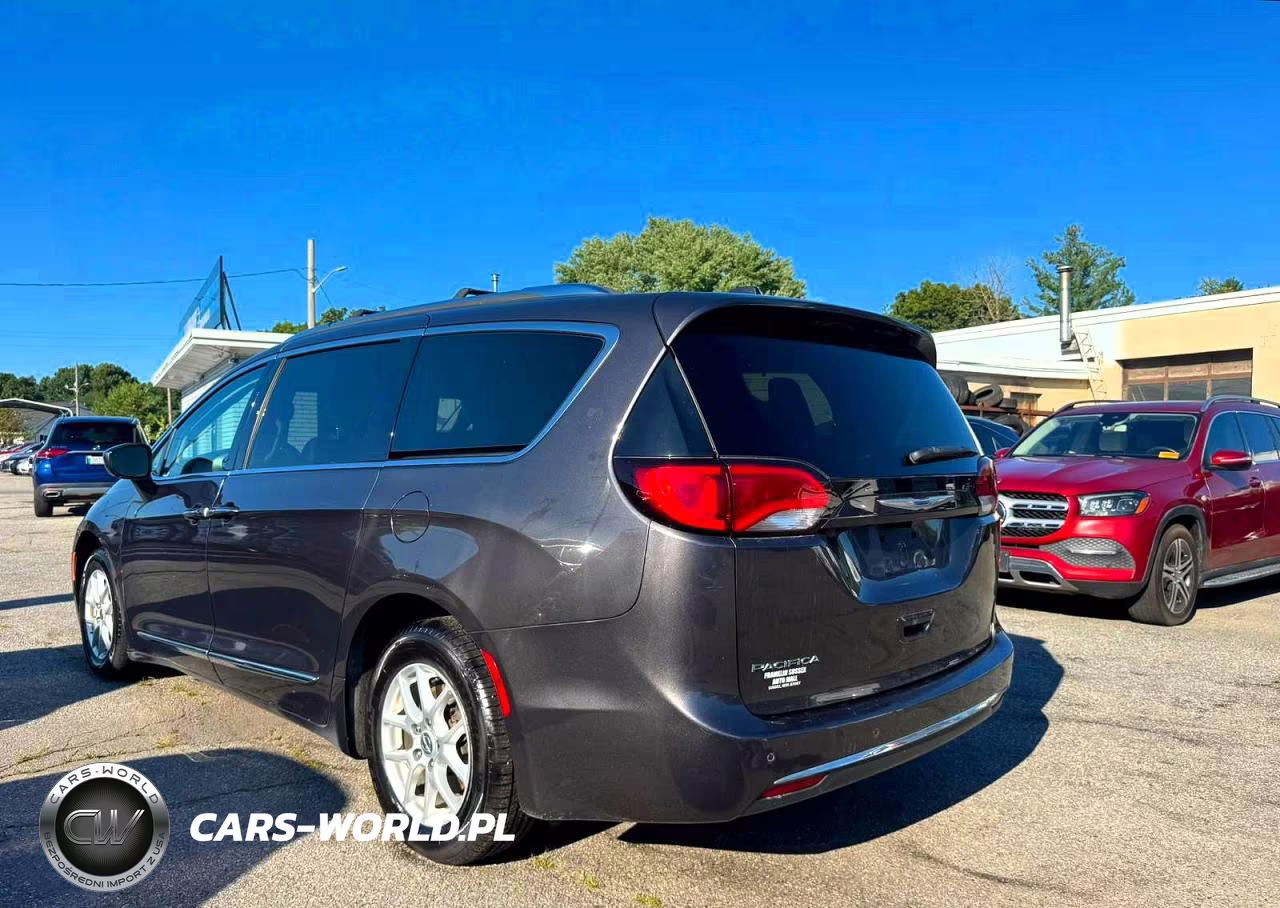 2020 Chrysler Pacifica Touring L VIN:2C4RC1BG4LR106525 - 3