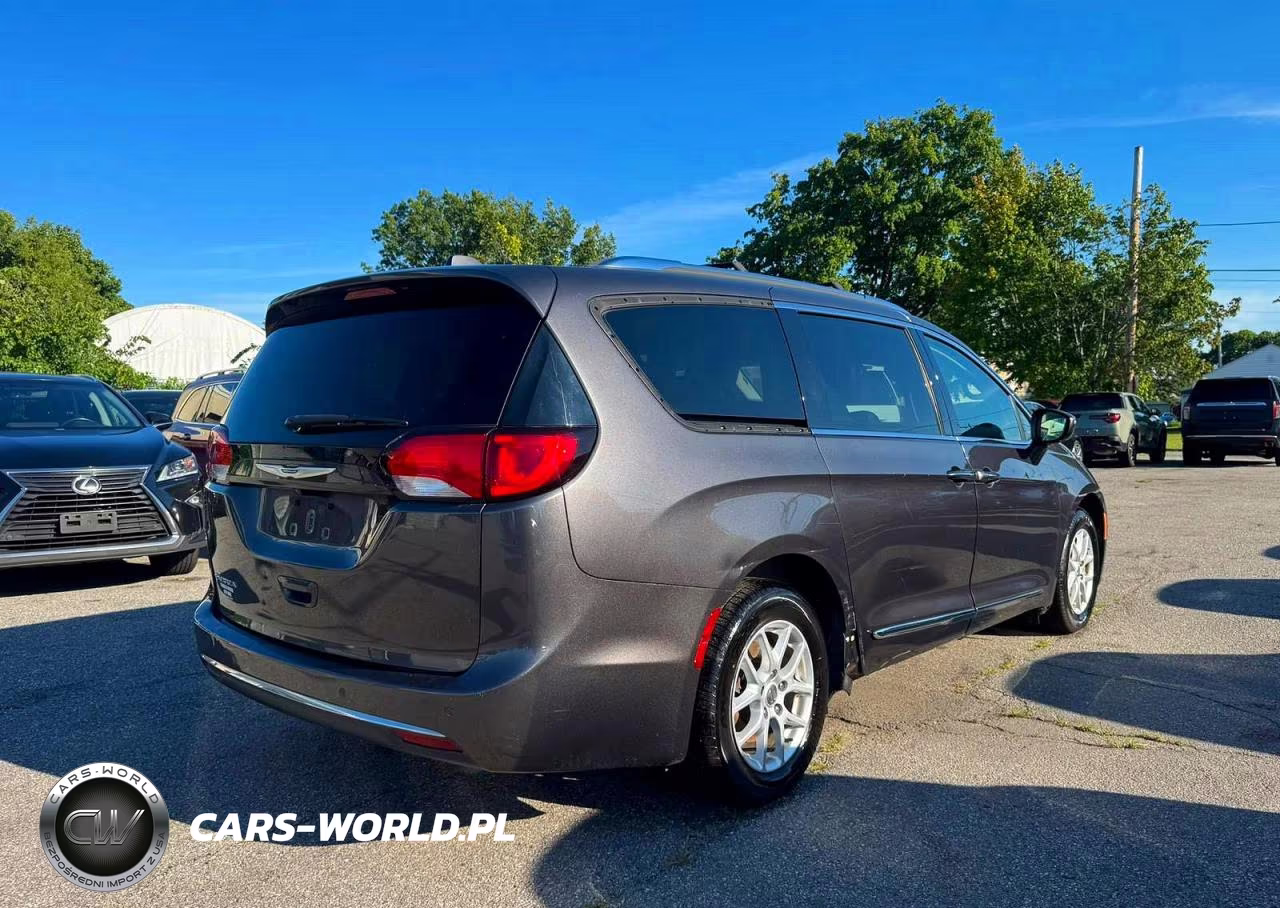 2020 Chrysler Pacifica Touring L VIN:2C4RC1BG4LR106525 - 4