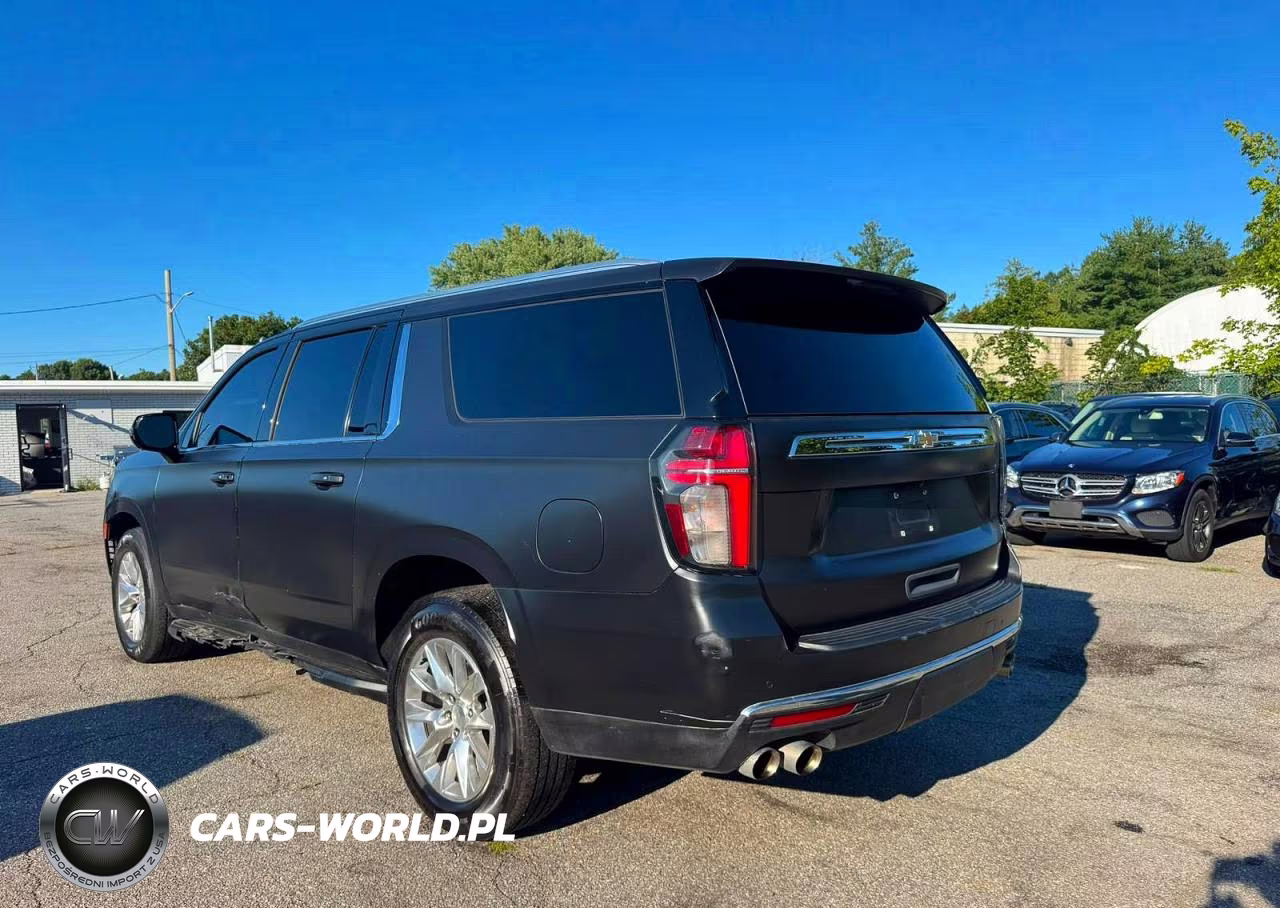 2022 Chevrolet Suburban K1500 Premier VIN:1GNSKFKD2NR207585 - 3