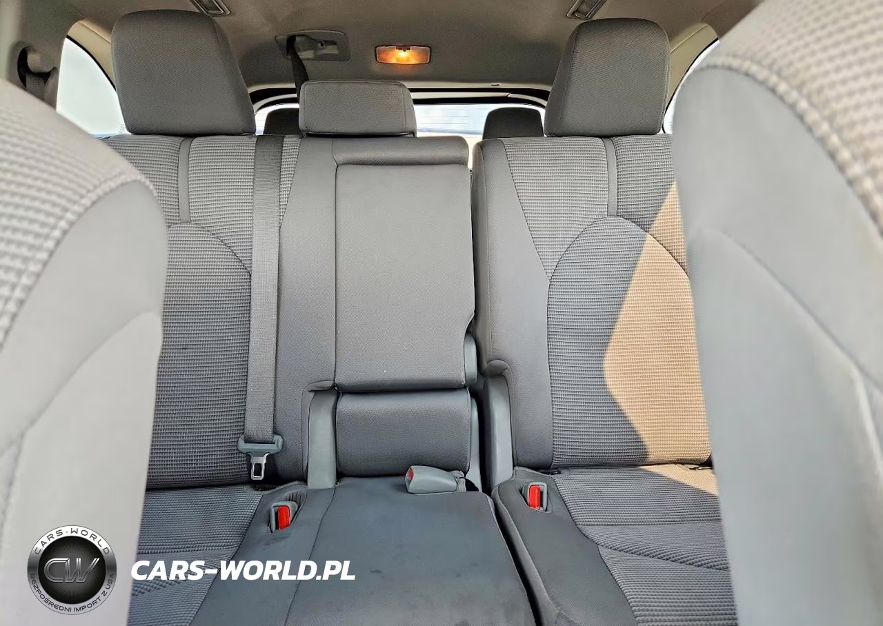 2023 Toyota Highlander L VIN:5TDKDRAH9PS019577 - 10