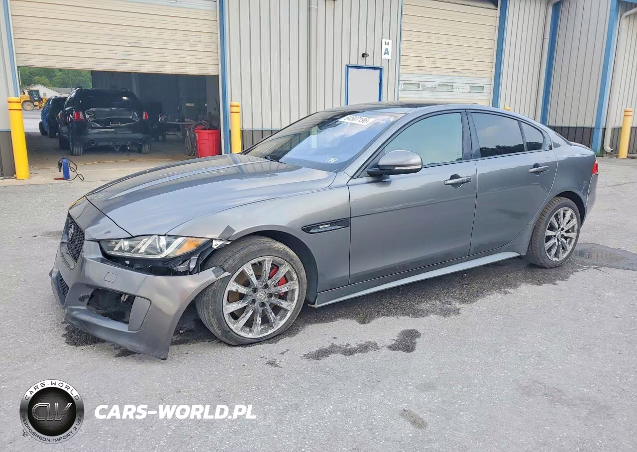 2017 Jaguar Xe R - Sport