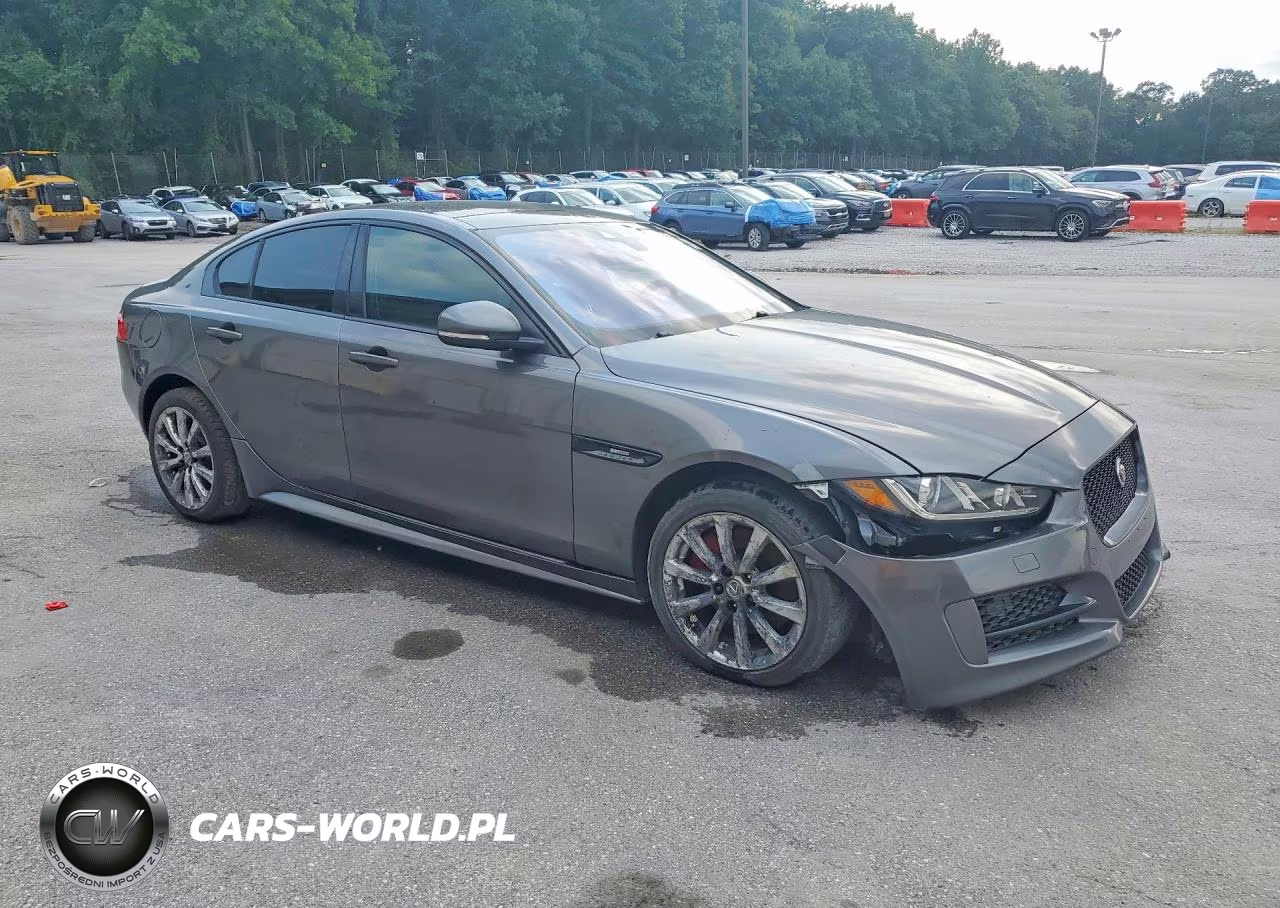 2017 Jaguar Xe R - Sport VIN:SAJAL4BN4HA971585 - 4