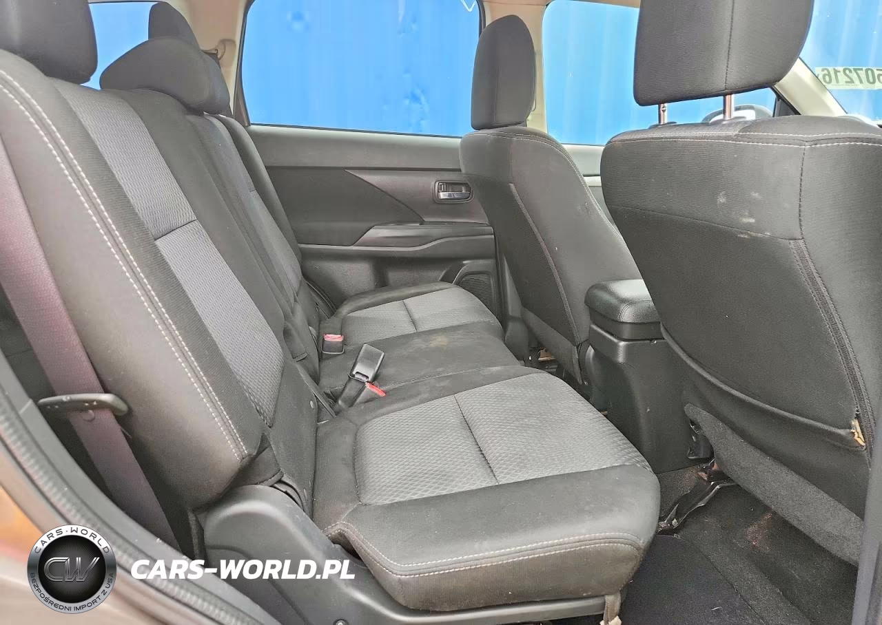 2018 Mitsubishi Outlander Es VIN:JA4AD2A30JZ048800 - 11