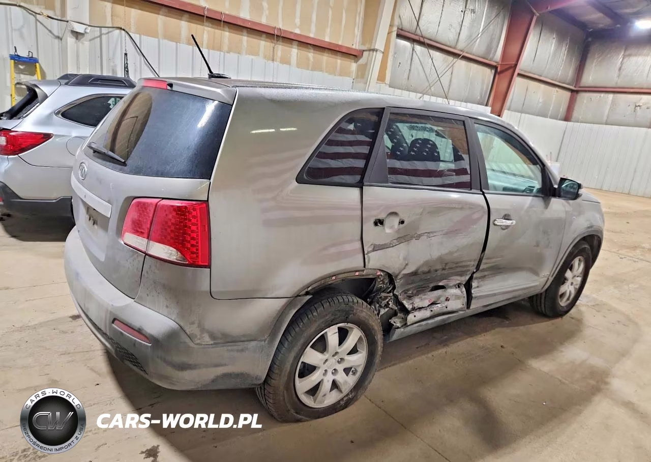 2011 Kia Sorento Lx VIN:5XYKTCA18BG134552 - 3