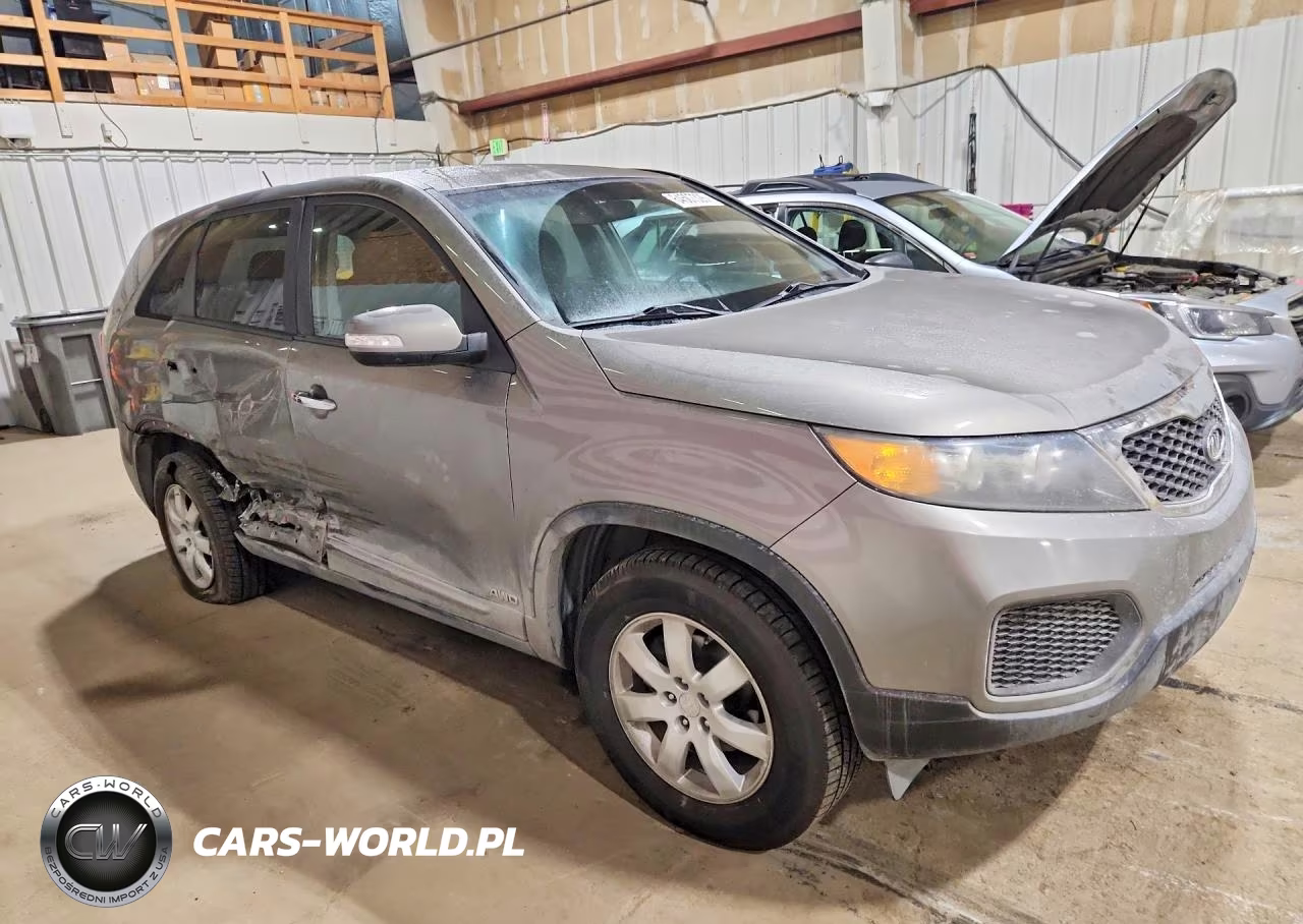 2011 Kia Sorento Lx VIN:5XYKTCA18BG134552 - 4