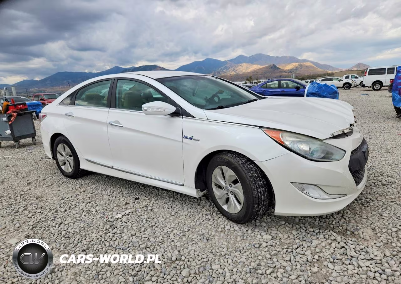 2015 Hyundai Sonata Hybrid Base VIN:KMHEC4A41FA139848 - 4
