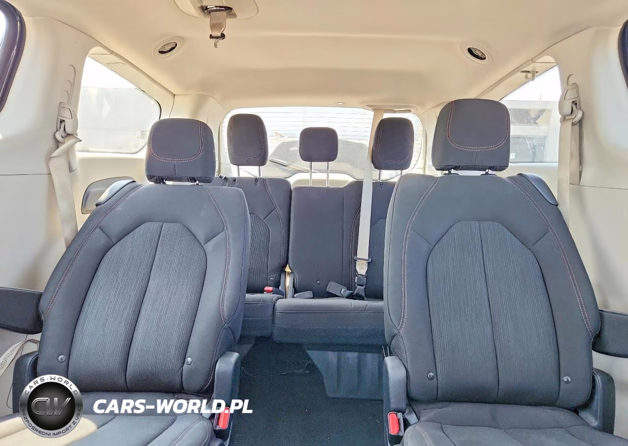 2018 Chrysler Pacifica Lx VIN:2C4RC1CG9JR294907 - 10