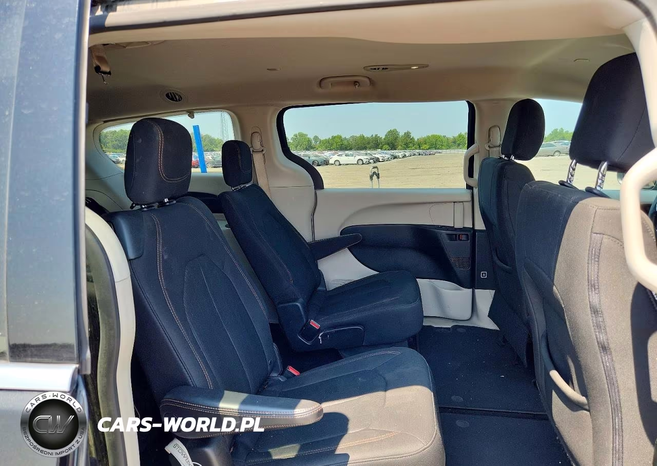 2018 Chrysler Pacifica Lx VIN:2C4RC1CG9JR294907 - 11