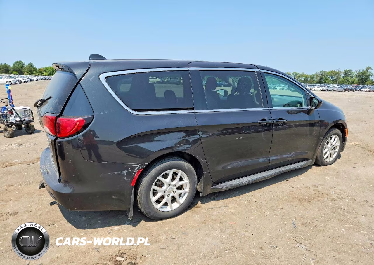 2018 Chrysler Pacifica Lx VIN:2C4RC1CG9JR294907 - 3