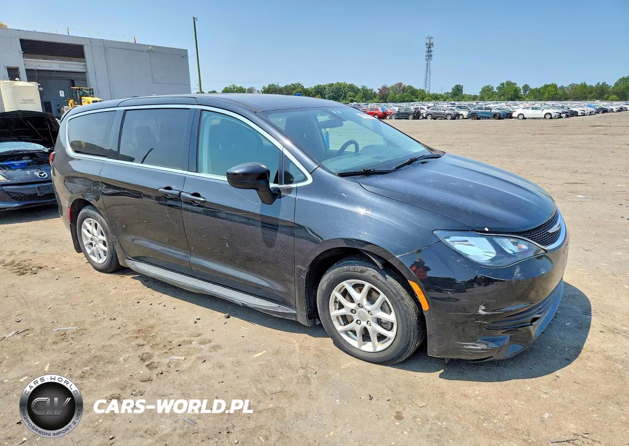 2018 Chrysler Pacifica Lx VIN:2C4RC1CG9JR294907 - 4
