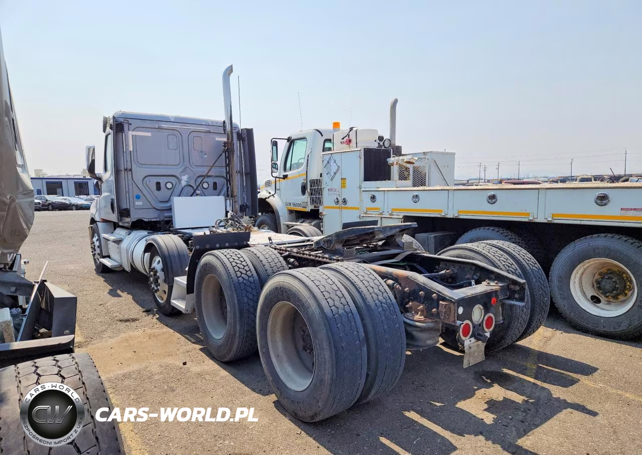 2018 Freightliner Cascadia 1 - Semi Truck VIN:3AKNHLDRXJSJU2569 - 2