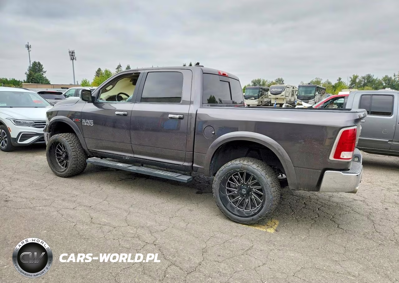 2018 Ram 1500 Laramie VIN:1C6RR7NM1JS353636 - 2