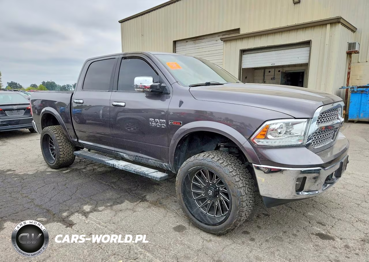 2018 Ram 1500 Laramie VIN:1C6RR7NM1JS353636 - 4