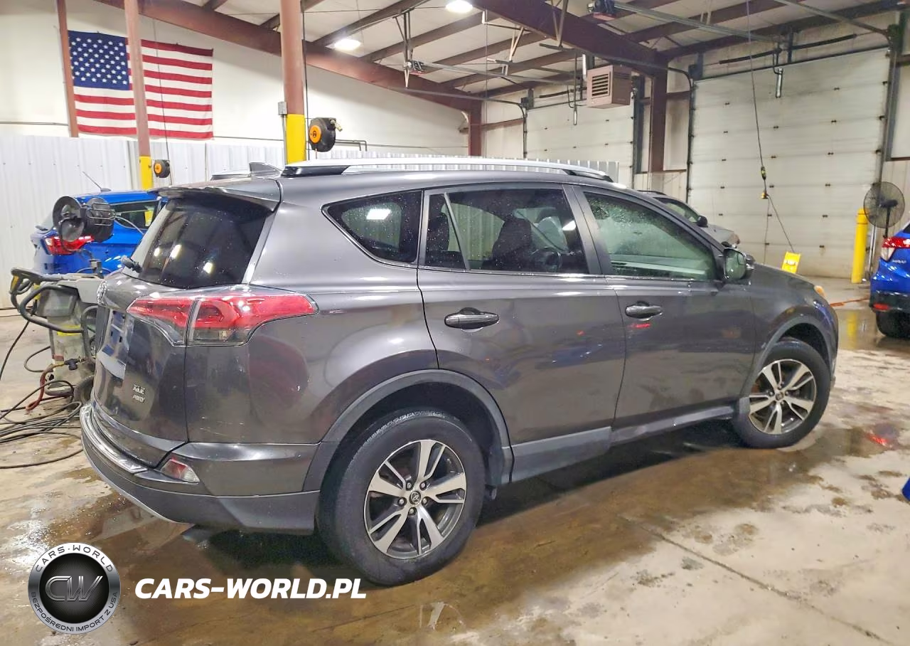 2017 Toyota Rav4 Xle VIN:JTMRFREV0HJ113158 - 3