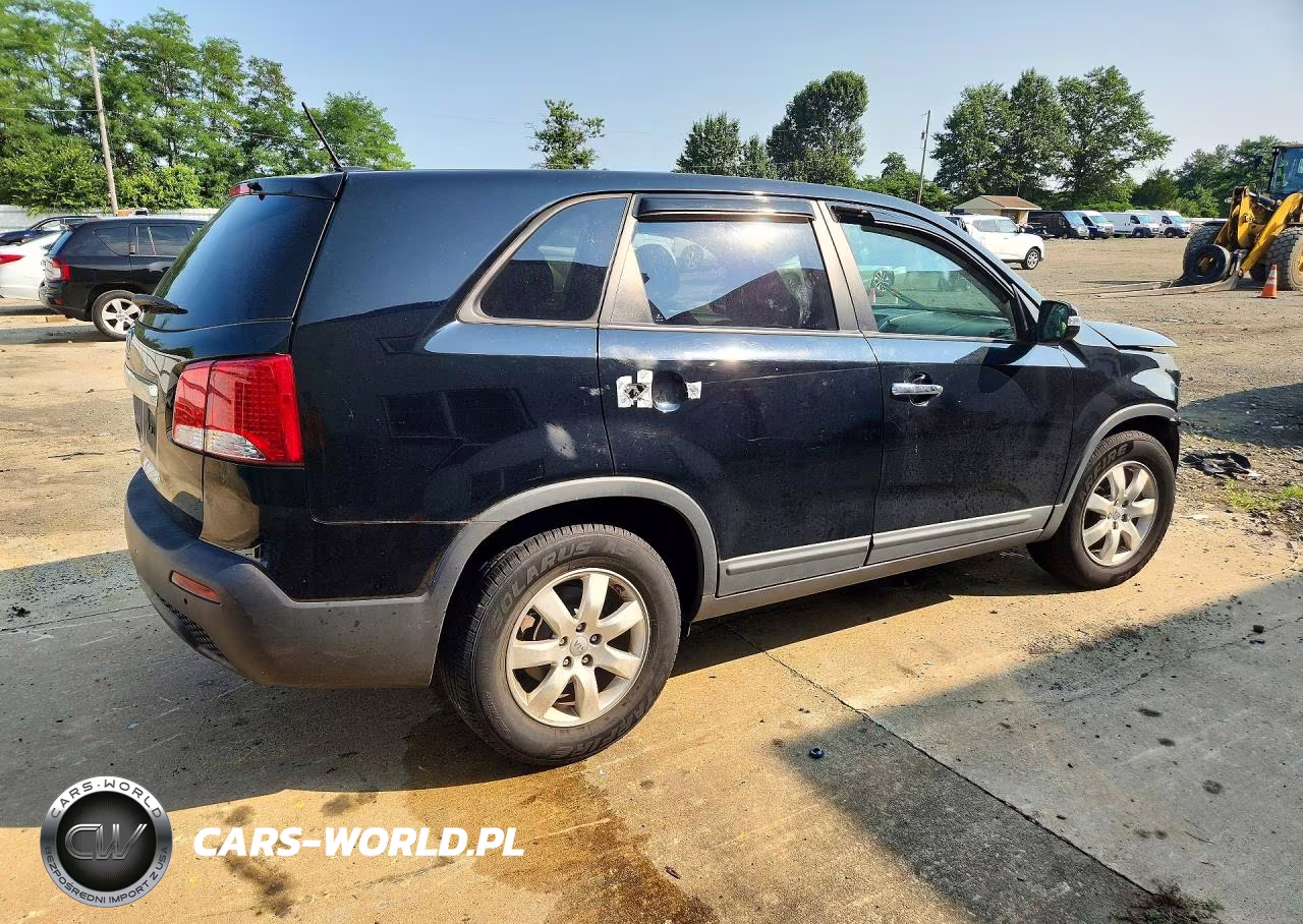 2013 Kia Sorento Lx VIN:5XYKT3A19DG415004 - 3