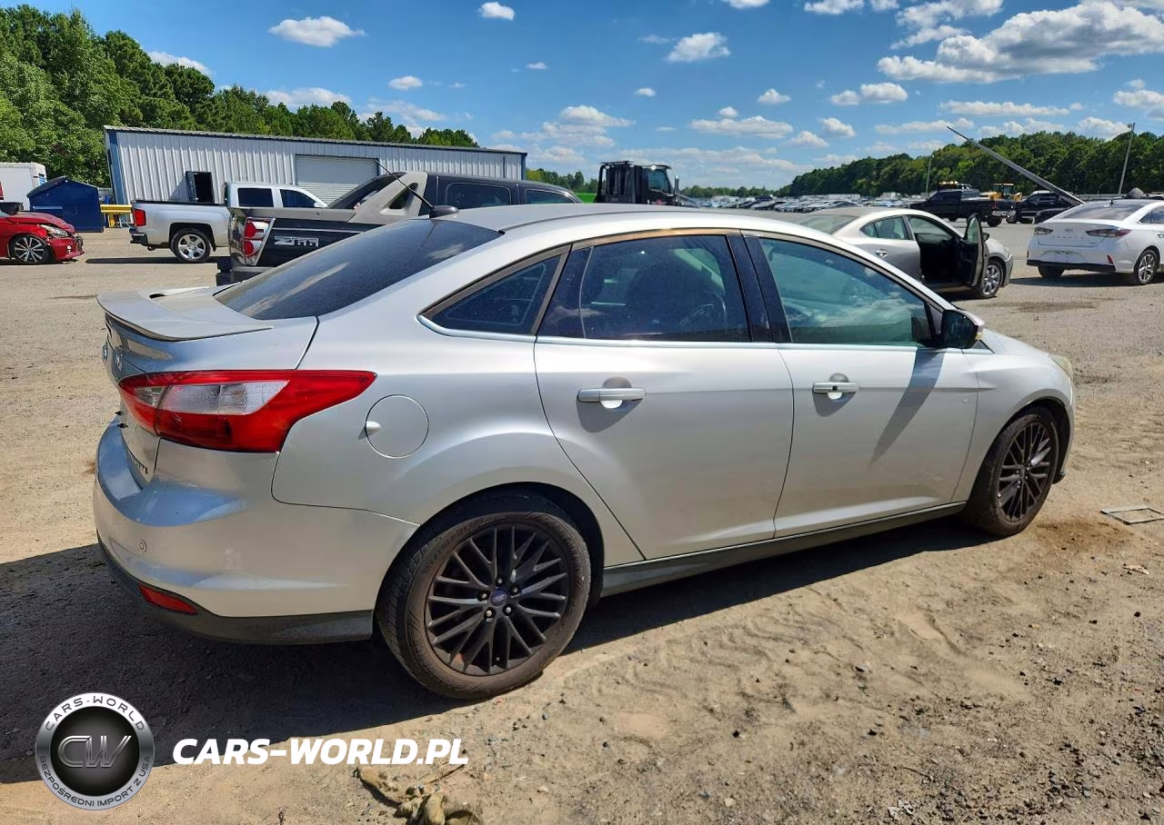 2013 Ford Focus Titanium VIN:1FADP3J20DL301375 - 3