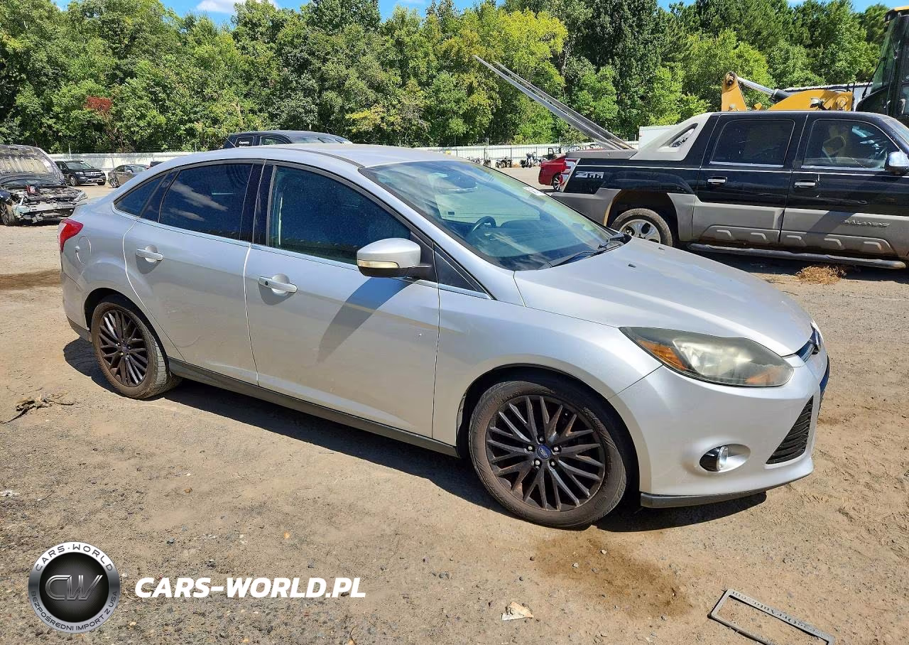 2013 Ford Focus Titanium VIN:1FADP3J20DL301375 - 4
