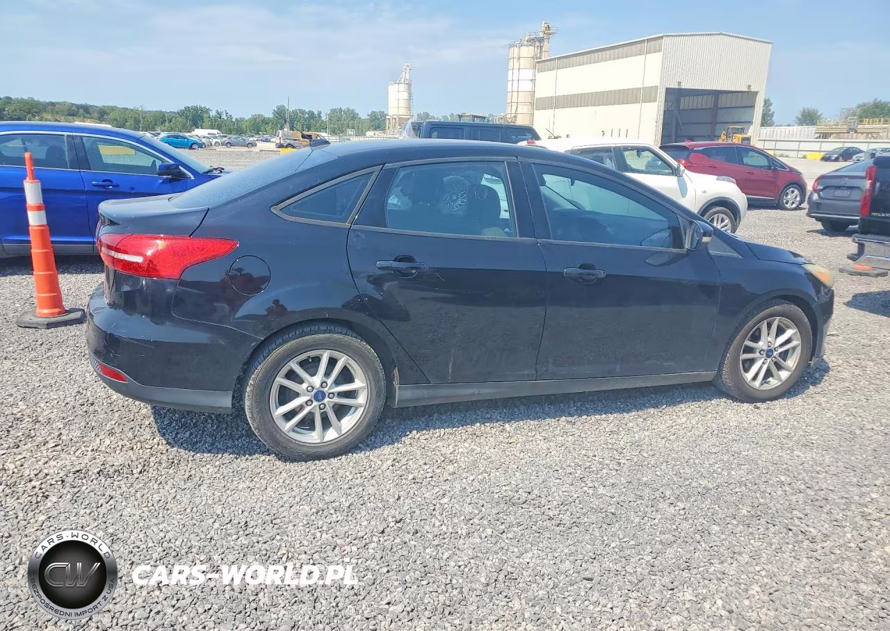2016 Ford Focus Se VIN:1FADP3F20GL323874 - 3