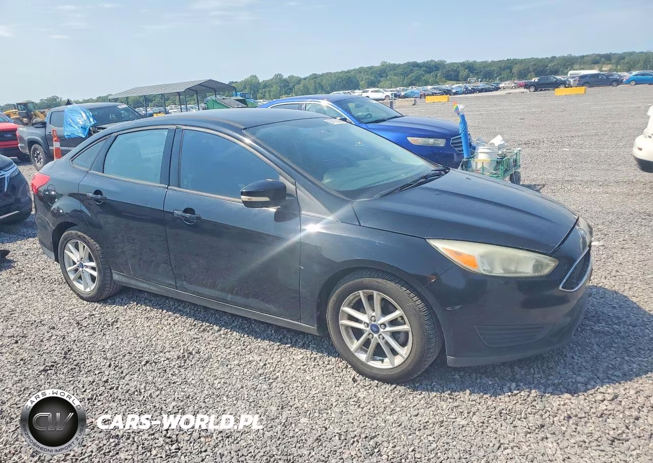 2016 Ford Focus Se VIN:1FADP3F20GL323874 - 4