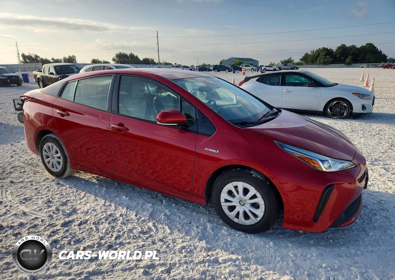 2020 Toyota Prius Le VIN:JTDKARFU0L3116404 - 4