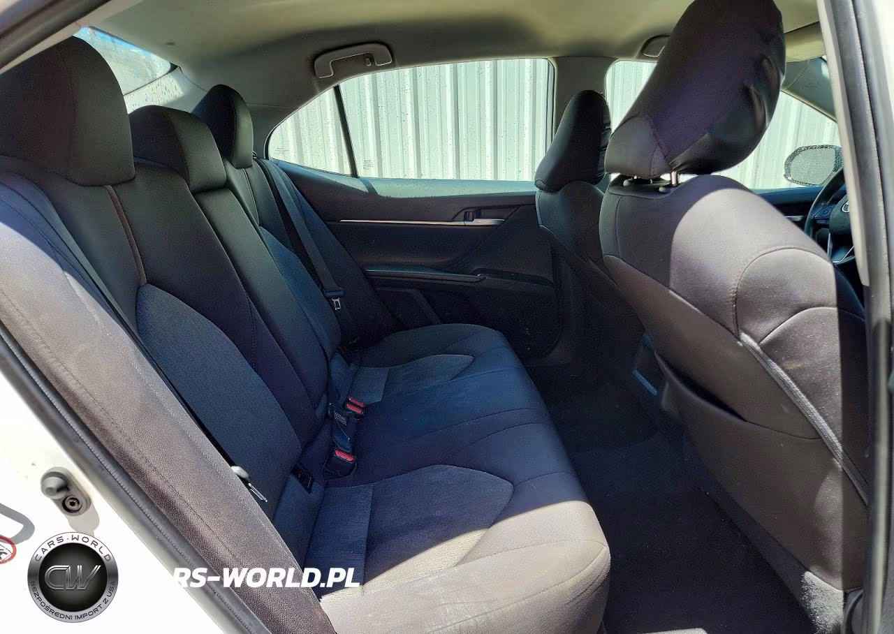 2019 Toyota Camry L VIN:4T1B11HK6KU692760 - 10