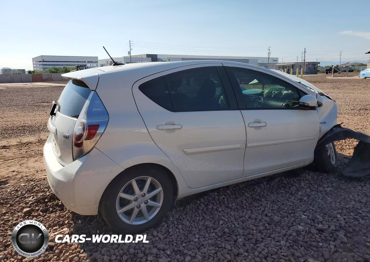 2013 Toyota Prius C Four VIN:JTDKDTB33D1543669 - 3
