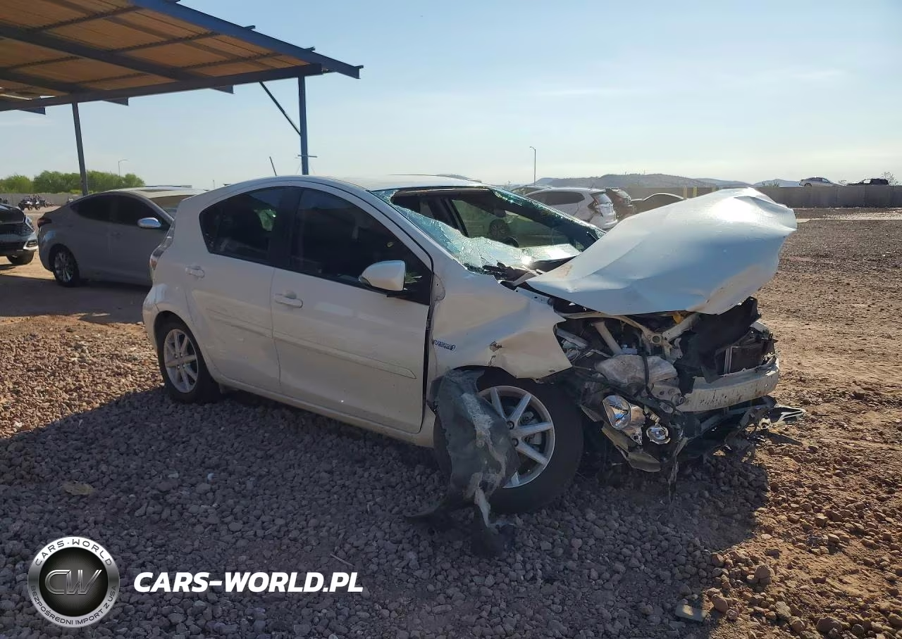 2013 Toyota Prius C Four VIN:JTDKDTB33D1543669 - 4