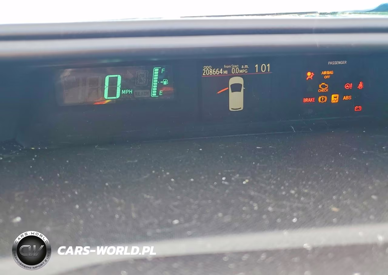 2013 Toyota Prius C Four VIN:JTDKDTB33D1543669 - 9